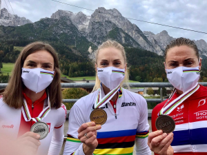 Maja Włoszczowska na podium MŚ w maratonie MTB - Auronzo di Cadore 2018